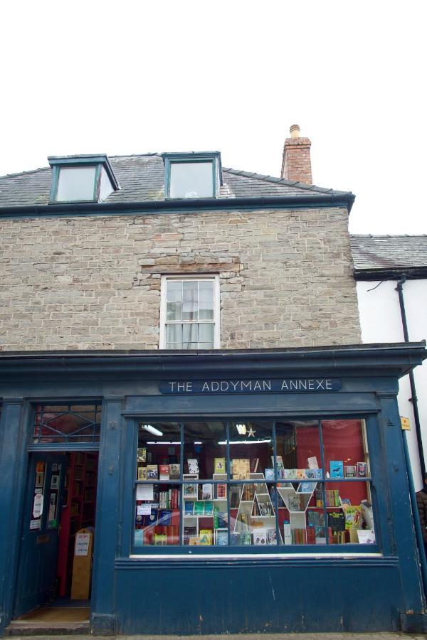 The Pavement Palace Hay-On-Wye Exterior foto